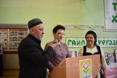 Алсу Нәҗметдинованың шигырьләре дә, җырлары да кече ватанына багышланган