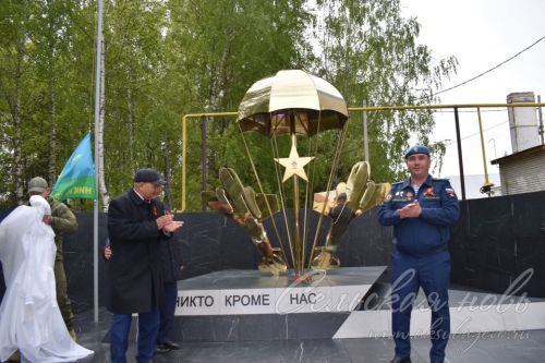 Һава-десант гаскәрләре сугышчылары истәлегенә мемориал ачылды