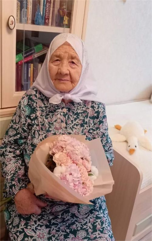 Учила любить природу и слушать пение птиц