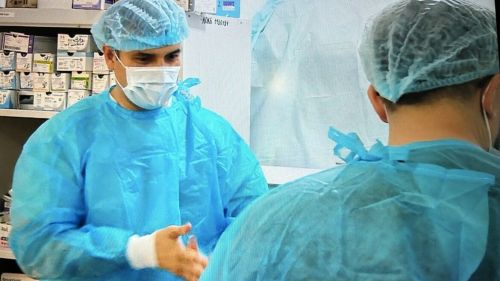 Министр здравоохранения РТ провел три хирургические операции