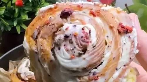 Вкуснейшие булочки с оригинальным ингредиентом: пошаговый рецепт