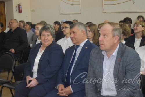 На площадке Аксубаевской школы состоялось чествование победителей олимпиад