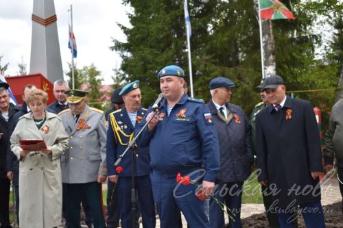 В Аксубаеве открыли памятник воинам ВДВ