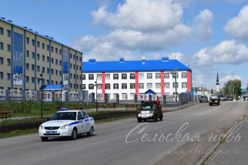 Аксубайда Җиңү автоузышы ике дистәдән артык машинаны җыйды