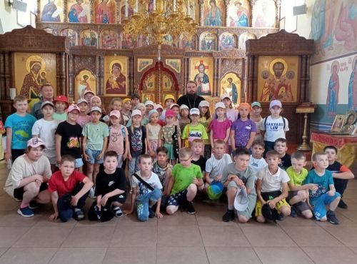 Ребята из лагеря отдыха Аксубаевской школы побывали в Православном храме и Мечети