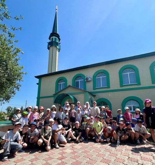 Ребята из лагеря отдыха Аксубаевской школы побывали в Православном храме и Мечети