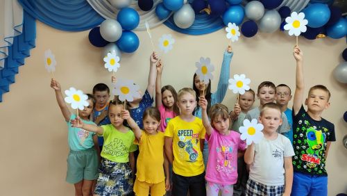 Авыл мәктәбенең ял лагеренда көн чәчәкләргә багышланды
