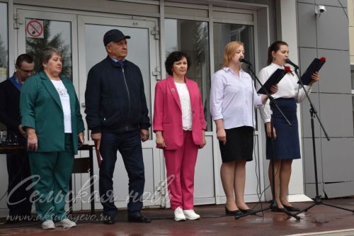 Аксубай егете сугышта батырларча көрәшә, ә мәктәптә аны игелекле һәм ярдәмчел итеп хәтерлиләр