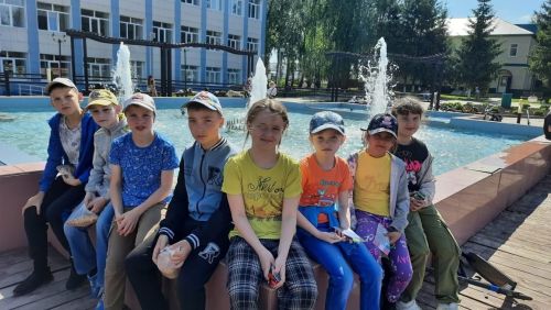 Победители конкурса Кривоозерской средней школы поплавали в бассейне