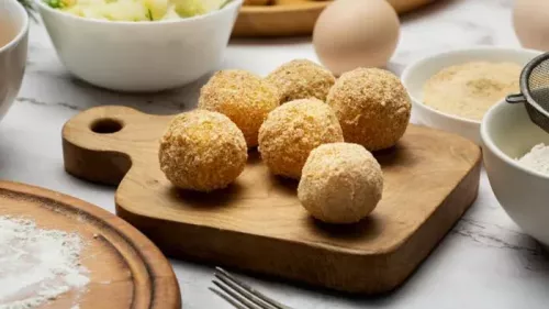 Лучше, чем из магазина: рецепт сырной закуски с оливками и зеленью