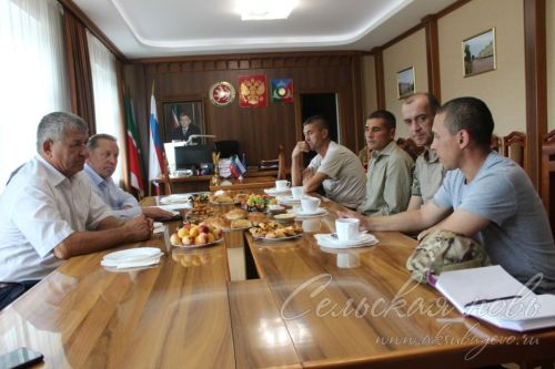 Айдар Метшин махсус хәрби операциядә катнашучылар һәм Аксубай волонтерлары белән очрашты