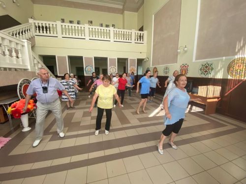 «Танцевальная среда» в Аксубаеве собрала получателей соцуслуг