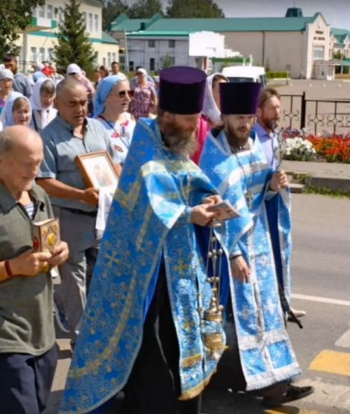 Аксубаевцы совершили крестный ход на источник в Каменном овраге