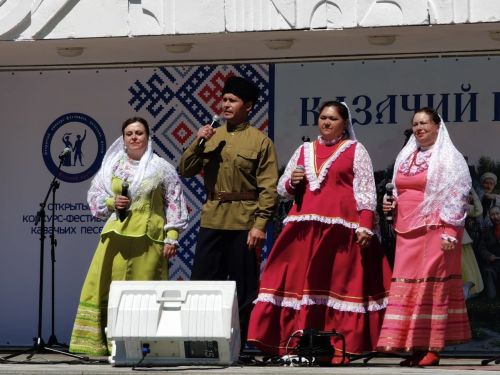 Аксубаевские фольклористы удостоились оваций зрителей на конкурсе-фестивале казачьих песен