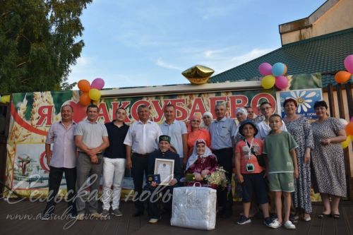В Аксубаеве чествовали семьи долгожителей, с малышами, успешные в культуре и спорте