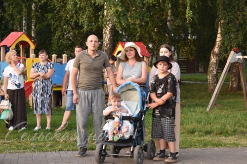 В Аксубаеве чествовали семьи долгожителей, с малышами, успешные в культуре и спорте