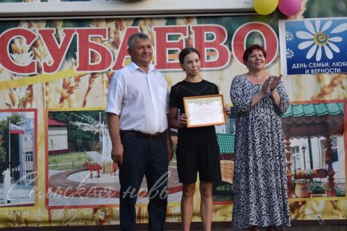 В Аксубаеве чествовали семьи долгожителей, с малышами, успешные в культуре и спорте