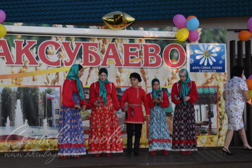 В Аксубаеве чествовали семьи долгожителей, с малышами, успешные в культуре и спорте