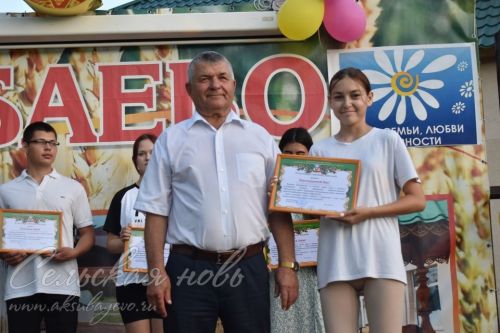 В Аксубаеве чествовали семьи долгожителей, с малышами, успешные в культуре и спорте