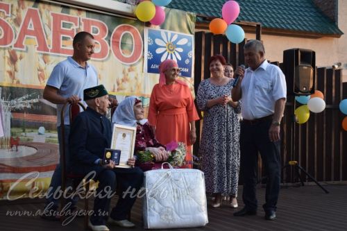 В Аксубаеве чествовали семьи долгожителей, с малышами, успешные в культуре и спорте