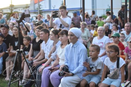 В Аксубаеве чествовали семьи долгожителей, с малышами, успешные в культуре и спорте