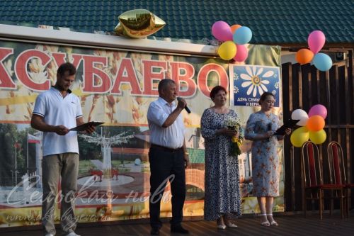 В Аксубаеве чествовали семьи долгожителей, с малышами, успешные в культуре и спорте
