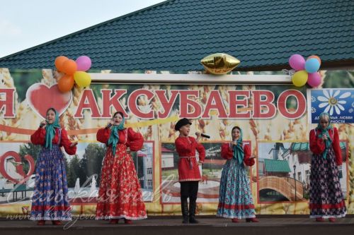 В Аксубаеве чествовали семьи долгожителей, с малышами, успешные в культуре и спорте