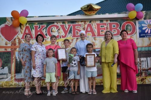 В Аксубаеве чествовали семьи долгожителей, с малышами, успешные в культуре и спорте