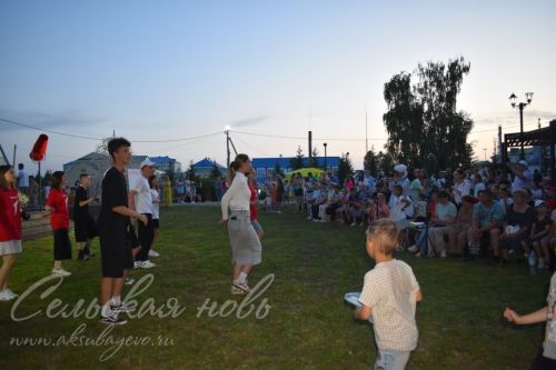 В Аксубаеве чествовали семьи долгожителей, с малышами, успешные в культуре и спорте