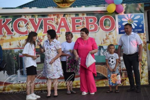 В Аксубаеве чествовали семьи долгожителей, с малышами, успешные в культуре и спорте