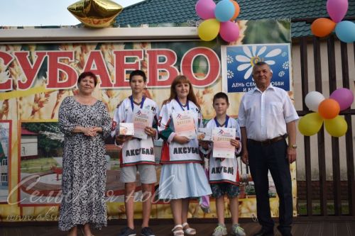 В Аксубаеве чествовали семьи долгожителей, с малышами, успешные в культуре и спорте