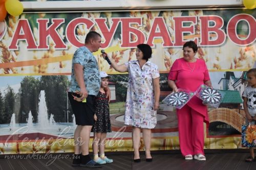 В Аксубаеве чествовали семьи долгожителей, с малышами, успешные в культуре и спорте
