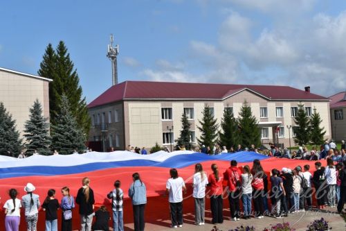 В Аксубаеве развернули флаг Российской Федерации