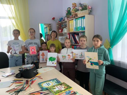 В сельском Доме культуры дети нарисовали лето