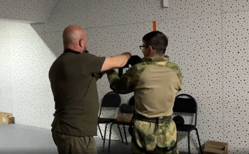 В ДОСААФ РТ новые контрактники прошли стрельбы и получили экипировку