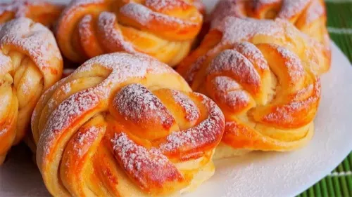 Ароматные булочки с яблоками и корицей