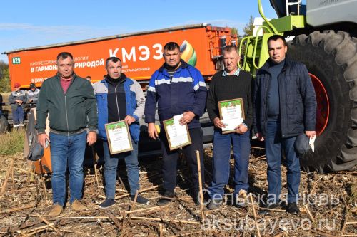 Аксубаевские комбайнеры удостоились Почетных грамот руководства района и премий