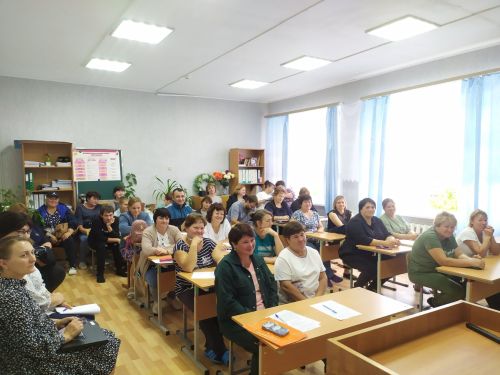 Муниципальная команда по воспитанию приняла участие в родительском собрании