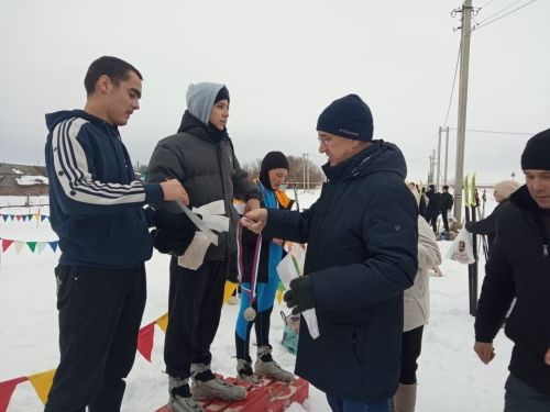 Год Защитника Отечества в Староильдеряковской школе открыли лыжным забегом в честь героя-односельчанина