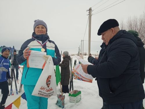 Год Защитника Отечества в Староильдеряковской школе открыли лыжным забегом в честь героя-односельчанина