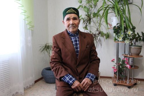 Аксубай ветераны 90 яшендә машина йөртү хокукын алыштырган