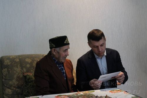 Аксубай ветераны 90 яшендә машина йөртү хокукын алыштырган