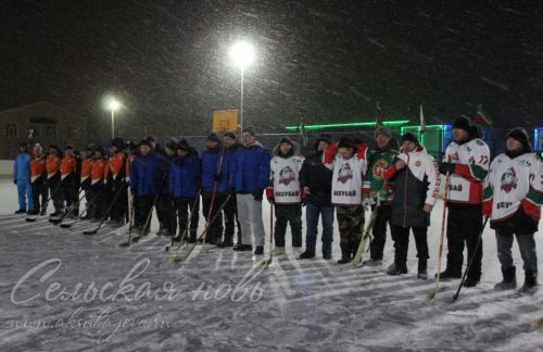 В Аксубаеве на Рождество играли в хоккей в валенках