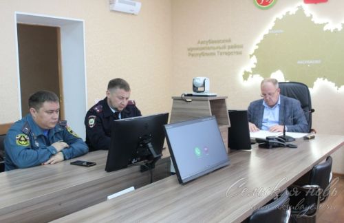 Район Советында юл хәрәкәте куркынычсызлыгын тәэмин итү буенча комиссиянең киңәйтелгән утырышы узды.