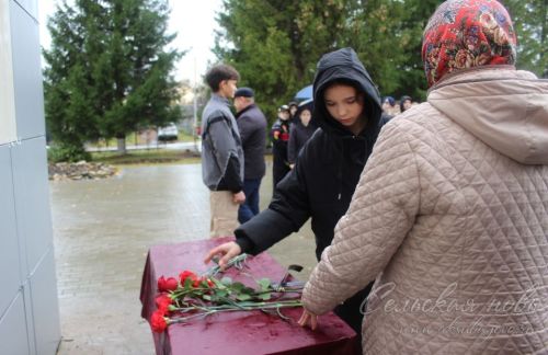 В Аксубаеве открыли мемориальную доску в память о Михаиле Барышеве