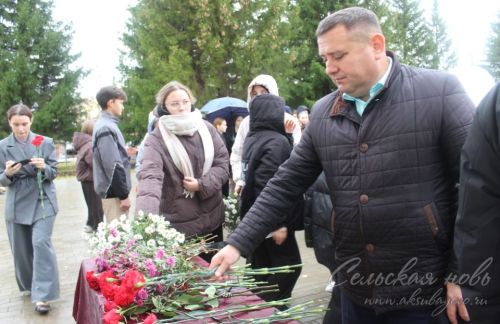 В Аксубаеве открыли мемориальную доску в память о Михаиле Барышеве