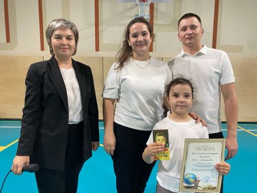 Аксубай 1 нче мәктәбендә Әти көне уңаеннан гаилә эстафетасы узды