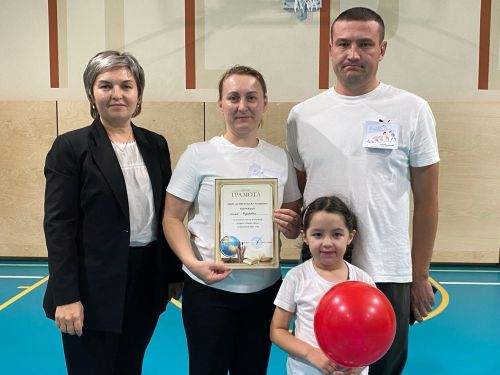 Аксубай 1 нче мәктәбендә Әти көне уңаеннан гаилә эстафетасы узды