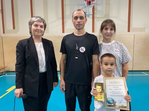 Аксубай 1 нче мәктәбендә Әти көне уңаеннан гаилә эстафетасы узды