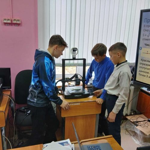 Аксубай укучылары 3D-принтерлар эшен үзләштерәләр